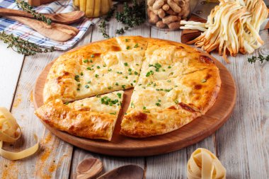 Gürcistan fırınlanmış peynirli yassı ekmek