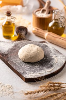 Pizza pişirmek için hamur hazırlama
