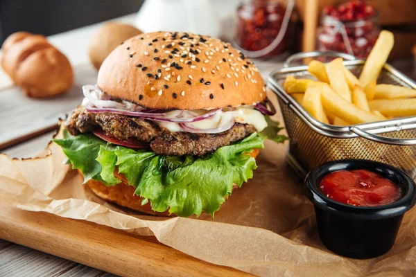 Classic burger combo set with fries and ketchup — Stock Photo, Image
