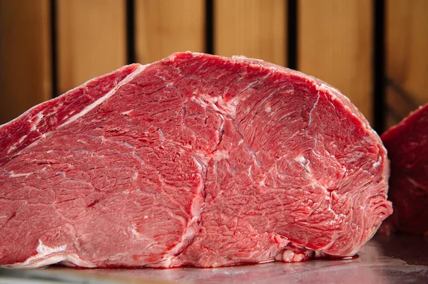 Closeup on fresh raw beef meat in the cut — Stock Photo, Image