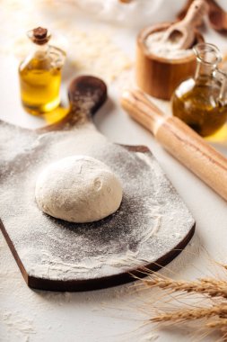 Pizza pişirmek için hamur hazırlama