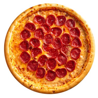 İzole edilmiş taze fırınlanmış pepperonili pizza.
