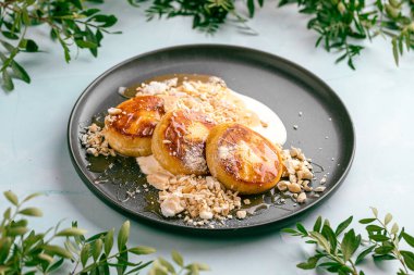 Tuzlu karamel ve yoğurtlu krep.