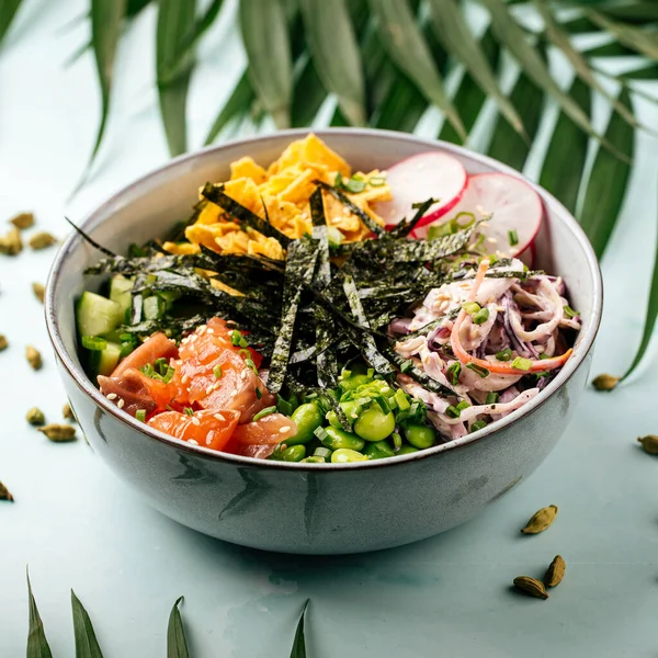 Hawaiian salmon poke bowl with rice and vegetables — Stock Photo, Image