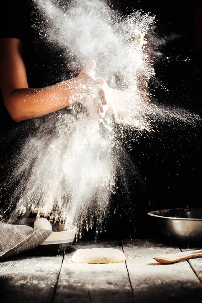 Baker hand with flour pizza preparation — Stock Photo, Image