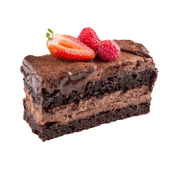 Fatia de bolo em camadas de chocolate isolado com bagas — Fotografia de Stock