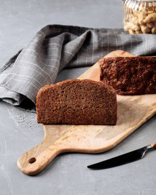 Unsuz diyet tahıllı ekmeğe yan bakış 