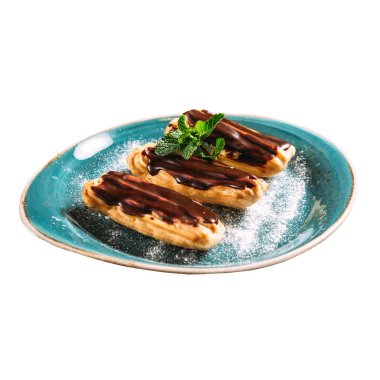 Bir tabak çikolatalı muhallebi.