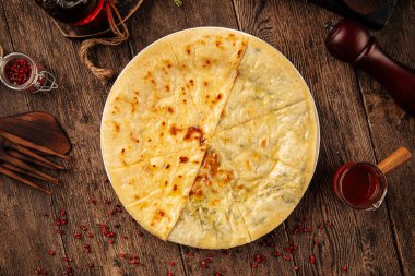 Peynirli ve yeşillikli Kafkas ekmeği