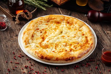 Megrelian khachapuri peyniri düz ekmek