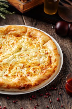 Megrelian khachapuri peyniri düz ekmek