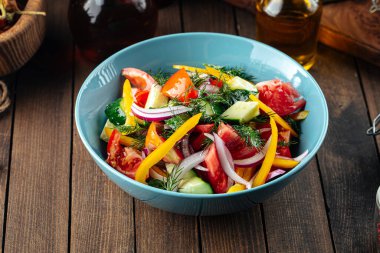 Taze sebze salata karışımı.