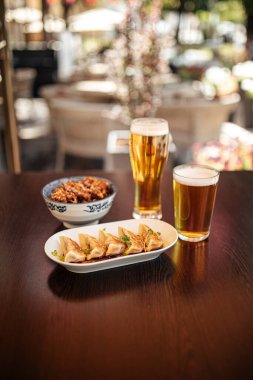 Japon Gedza ve Katsudon biralı tavuk pilavı.