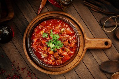 Domatesli Gürcü dana eti güveci