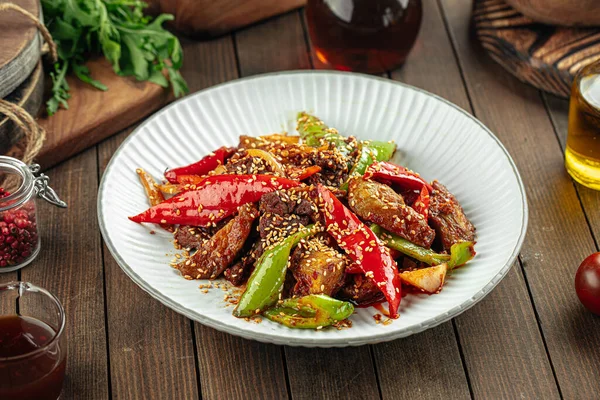 Asiatische Küche Gebratenes Fleisch mit Paprika — Stockfoto