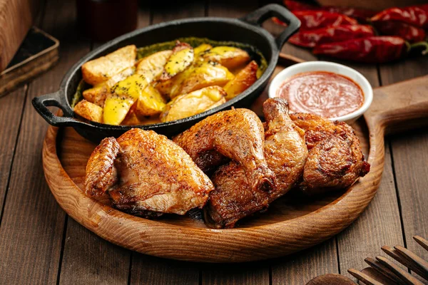 Roasted chicken with potatoes and red sauce — Stock Photo, Image