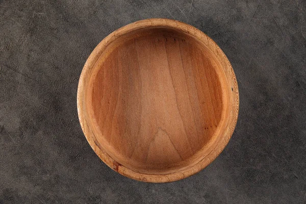 Round brown empty natural wooden bowl — Stock Photo, Image