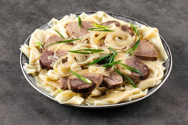 Kazak beshbarmak ile hamur atı eti