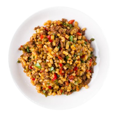 Geleneksel Dungan yemeği beyaz tabakta servis edilen sığır eti, biber ve sebzeli erişte ding ding noodles