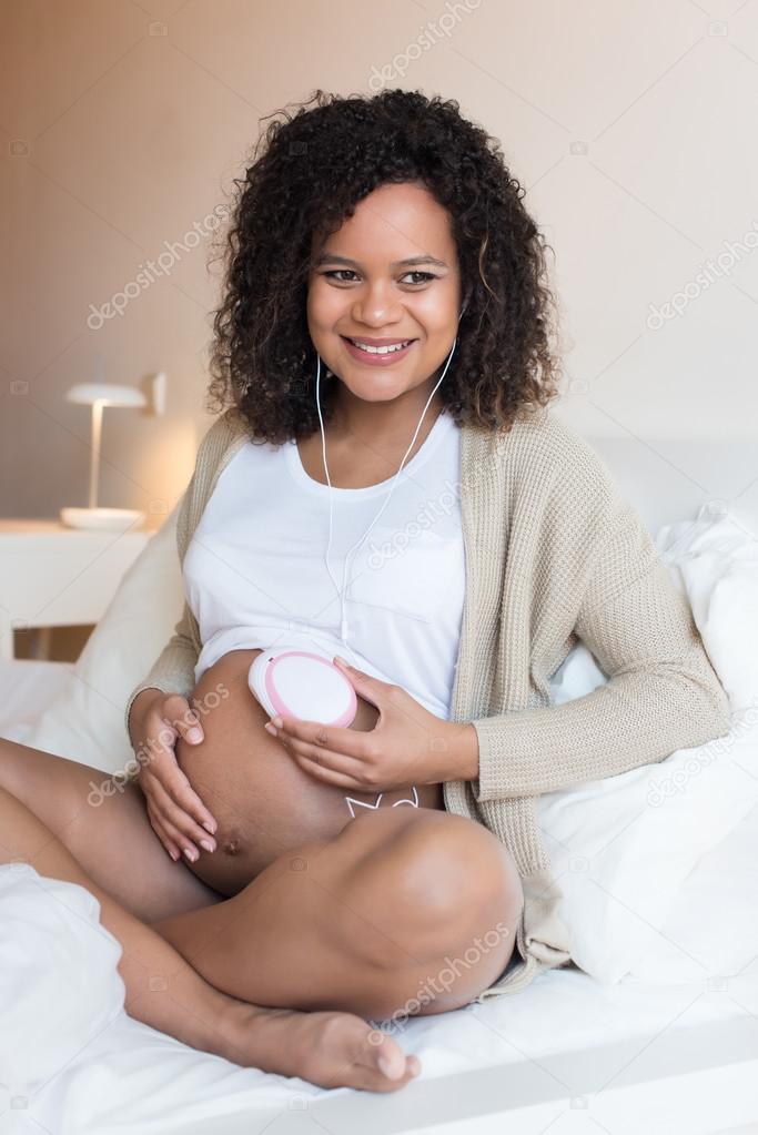 Woman using a fetal doppler