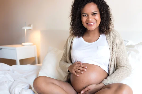 Woman showing her pregnant belly — Stock Photo, Image