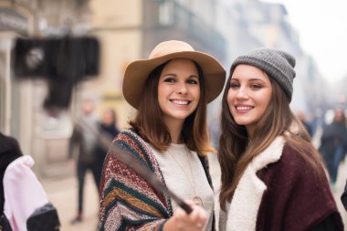 kadın selfies alarak