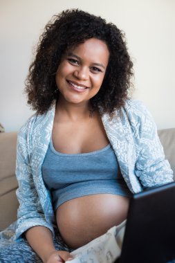 hamile kadın online alışveriş