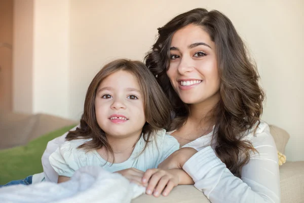 Mother and daughter relaxing together — Stock Photo, Image
