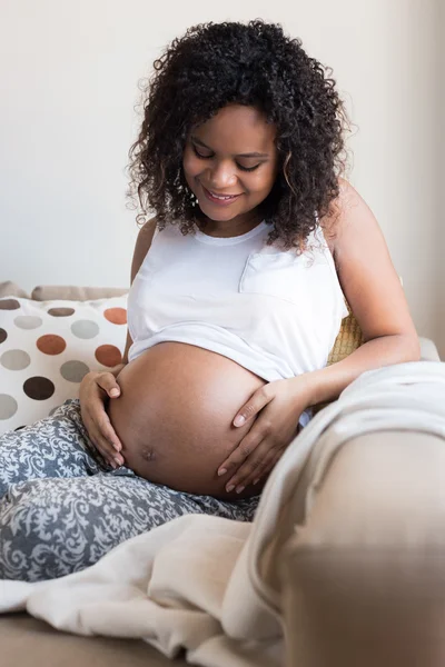 Donna africana incinta — Foto Stock