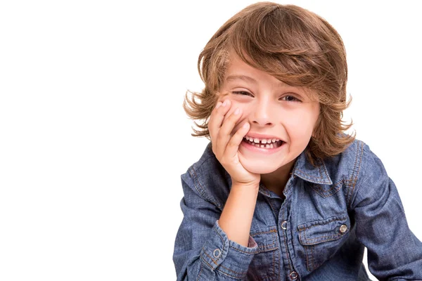 Niño posando para la cámara — Foto de Stock