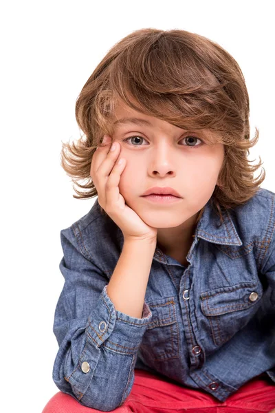 Niño posando para la cámara — Foto de Stock