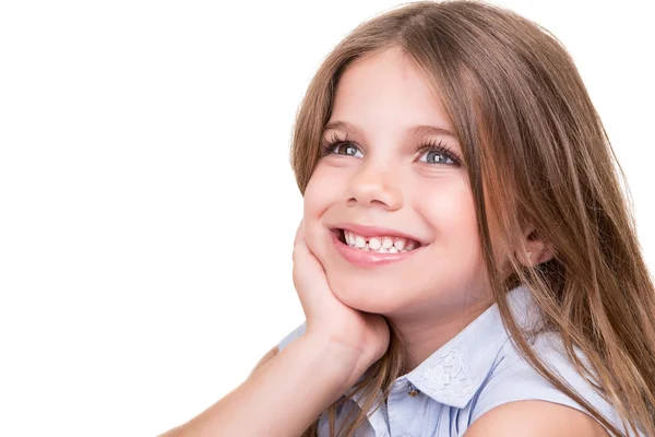 Chica mirando hacia arriba y sonriendo —  Fotos de Stock