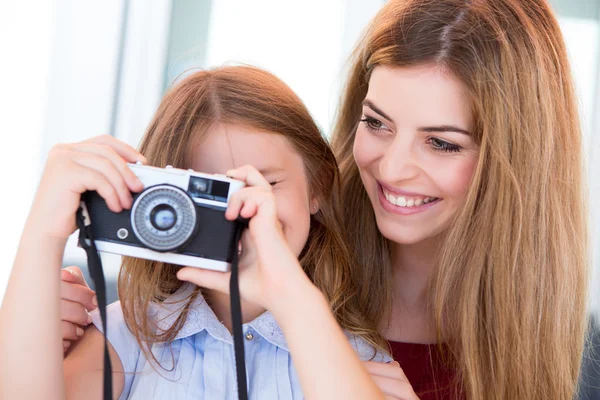 Girl shooting with a vintage camera — Stock Photo, Image