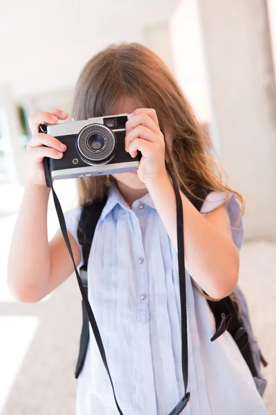 Girl shooting with a vintage camera — Stock Photo, Image