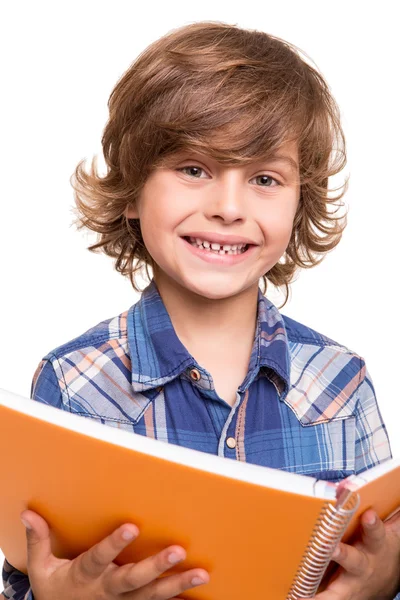 Jongen lezen boek — Stockfoto