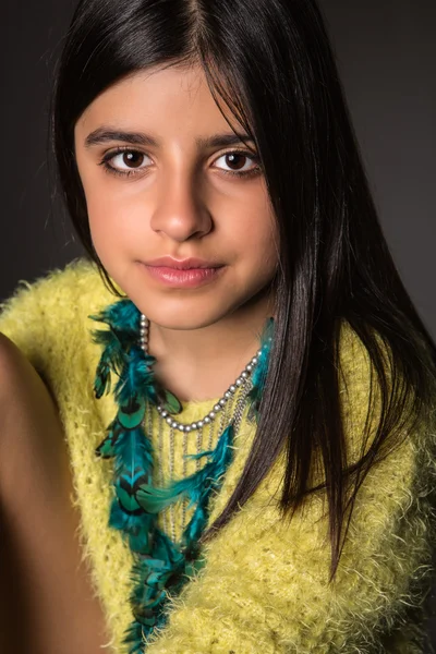 Brunette girl posing — Stock Photo, Image