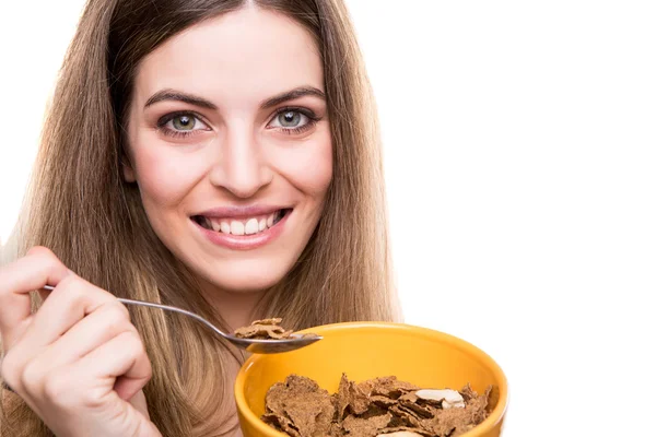 Mulher comendo cereais — Fotografia de Stock