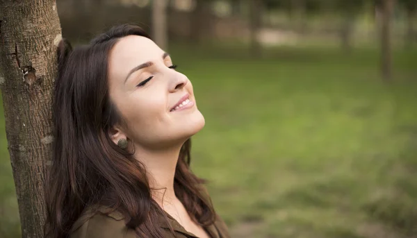 Mujer relajante — Foto de Stock