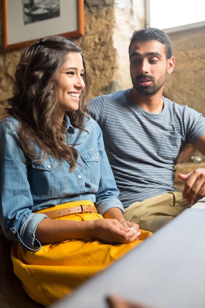 Pareja en la cafetería —  Fotos de Stock