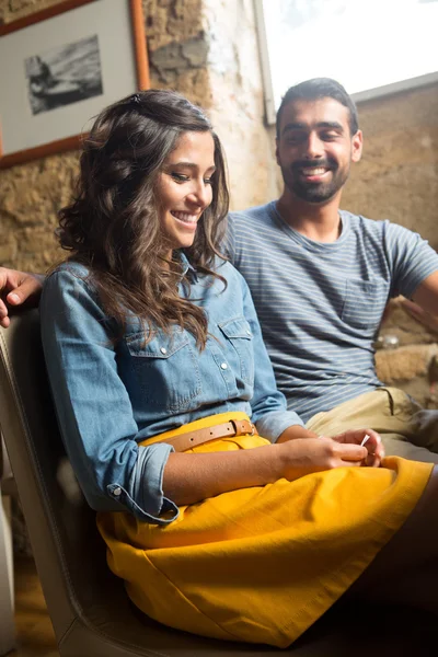 Pareja en la cafetería — Foto de Stock