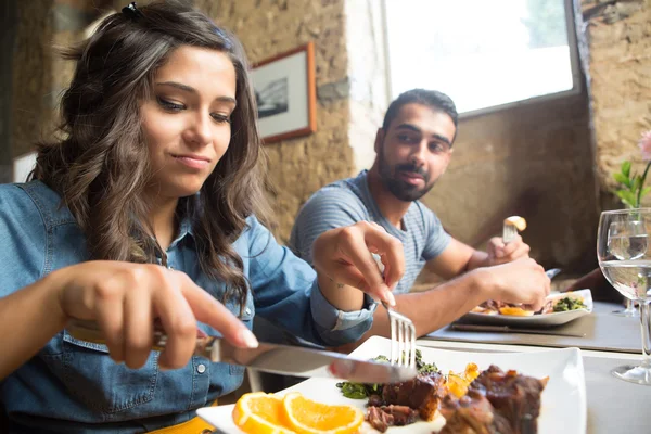 Couple having lunch — Stock Photo, Image