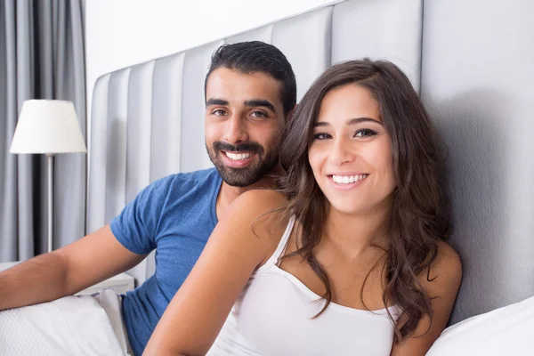 Casal na cama — Fotografia de Stock