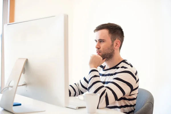 Man in office — Stock Photo, Image