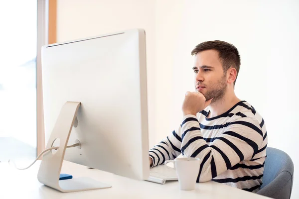 Man in office — Stock Photo, Image