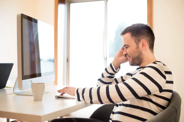 Man in office — Stock Photo, Image