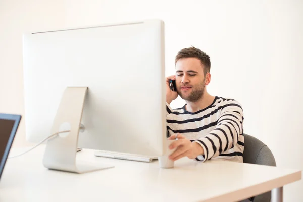 Uomo in carica — Foto Stock