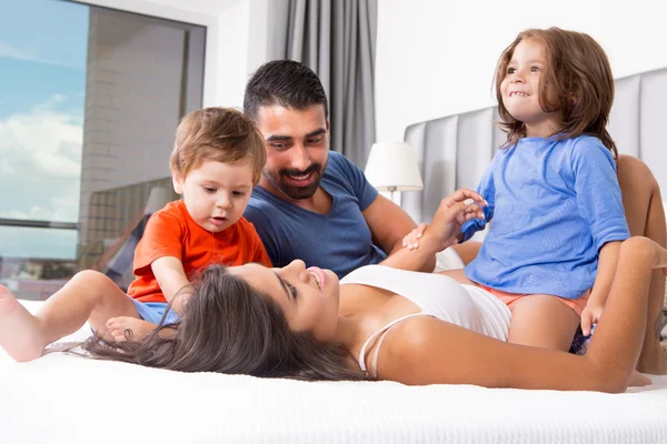 Family on bed — Stock Photo, Image