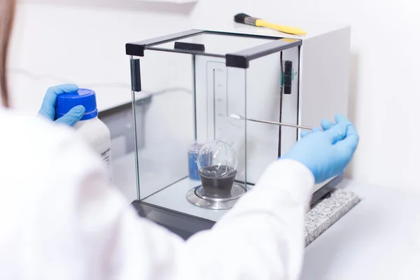 Scientist in lab — Stock Photo, Image