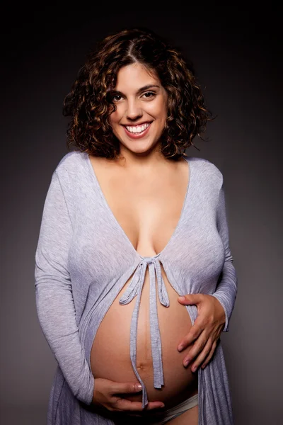 Pregnant woman showing belly — Stock Photo, Image