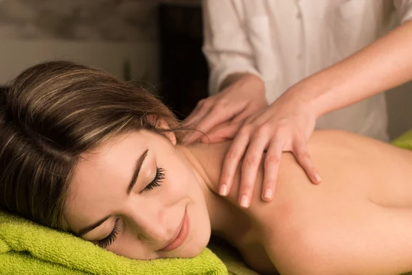 Woman having back massage — Stock Photo, Image